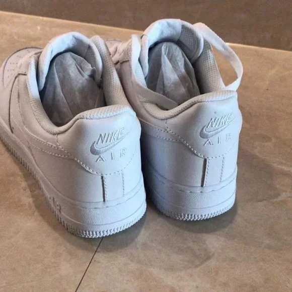 Size 8.5 - Nike Air Force 1 Low ‘07 Triple White Sneaker 315122-111. no box - Picture 4 of 7